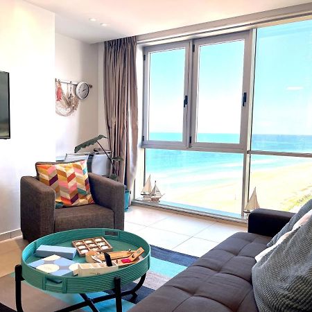 Herzelia Beach Apartment- Breathtaking Views With Bomb Shelter المظهر الخارجي الصورة