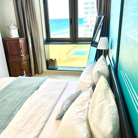 Herzelia Beach Apartment- Breathtaking Views With Bomb Shelter المظهر الخارجي الصورة