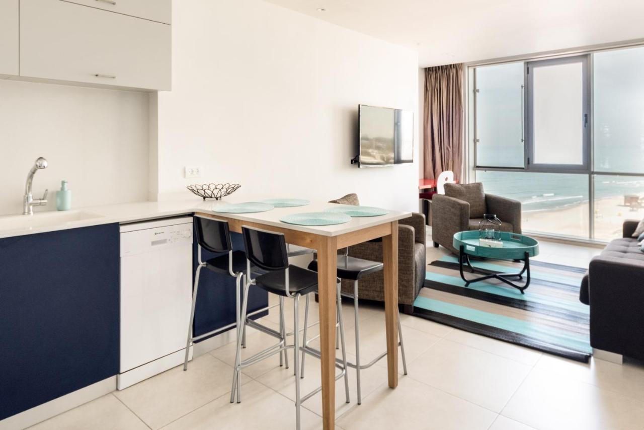 Herzelia Beach Apartment- Breathtaking Views With Bomb Shelter المظهر الخارجي الصورة