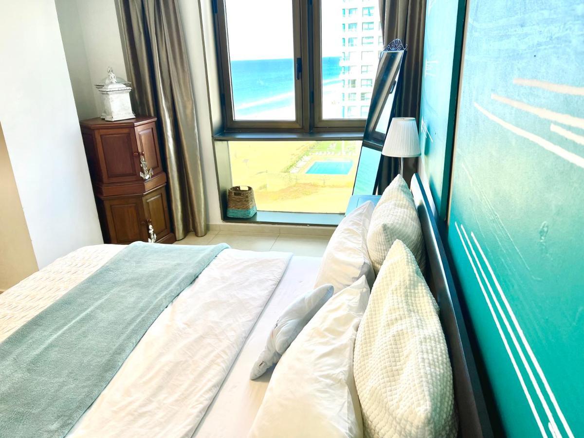 Herzelia Beach Apartment- Breathtaking Views With Bomb Shelter المظهر الخارجي الصورة