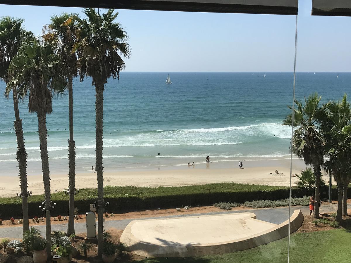 Herzelia Beach Apartment- Breathtaking Views With Bomb Shelter المظهر الخارجي الصورة