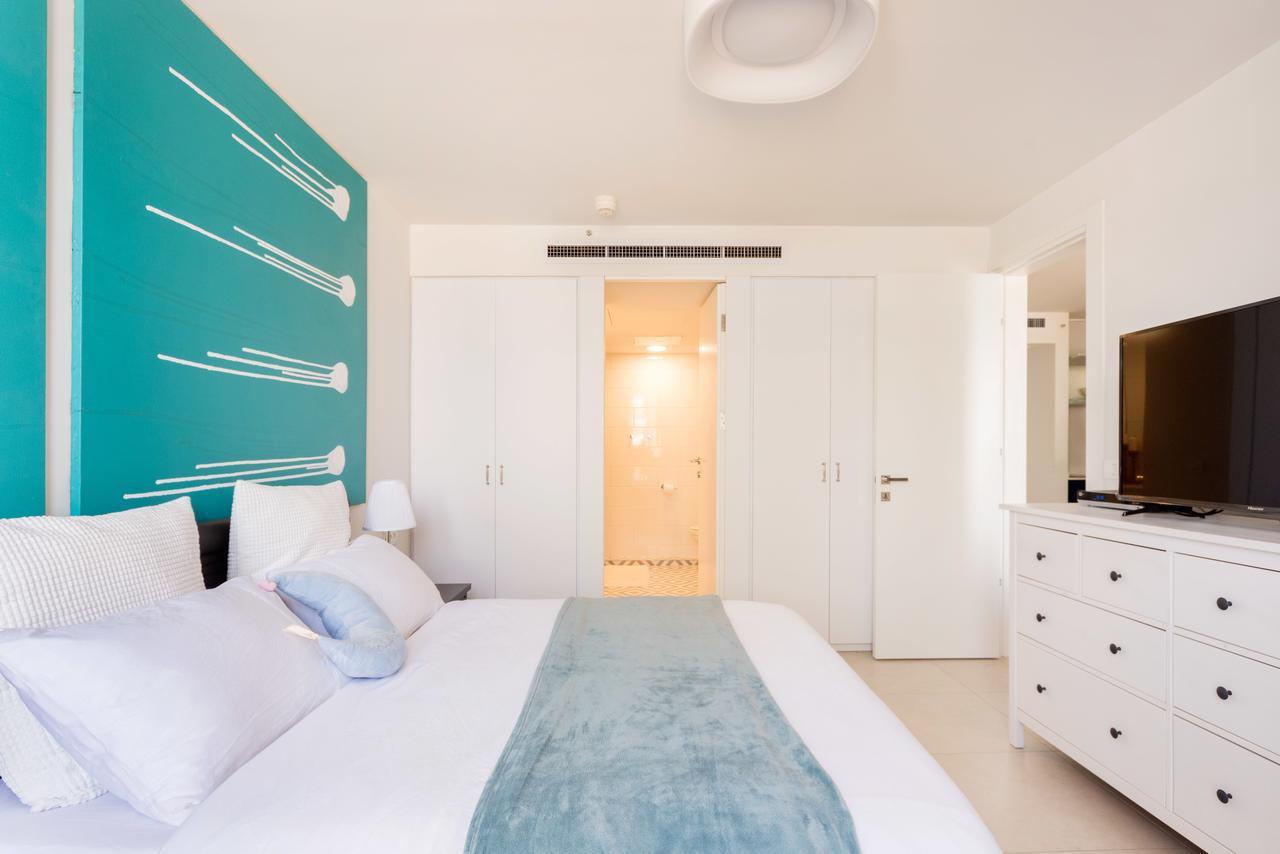 Herzelia Beach Apartment- Breathtaking Views With Bomb Shelter المظهر الخارجي الصورة