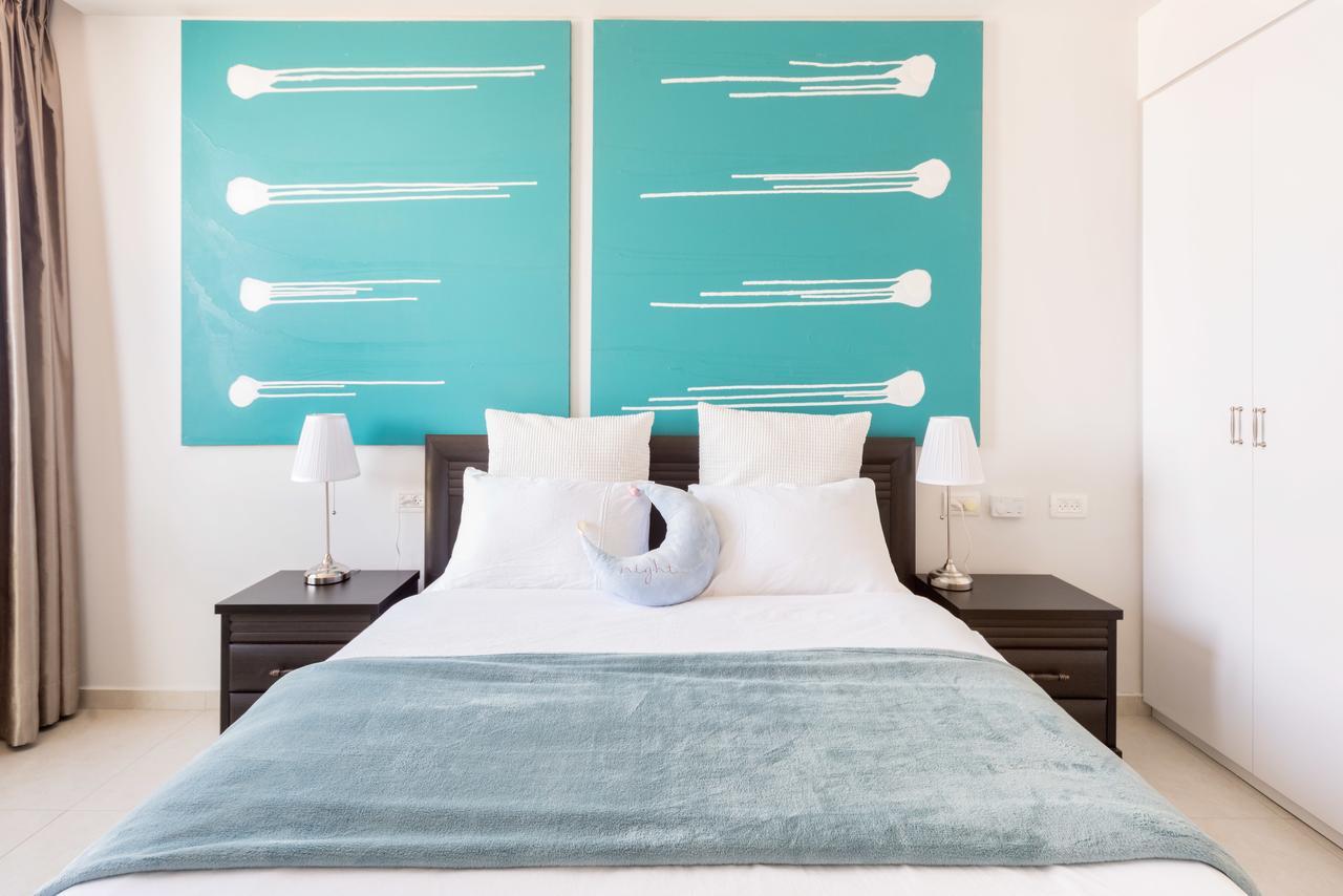 Herzelia Beach Apartment- Breathtaking Views With Bomb Shelter المظهر الخارجي الصورة